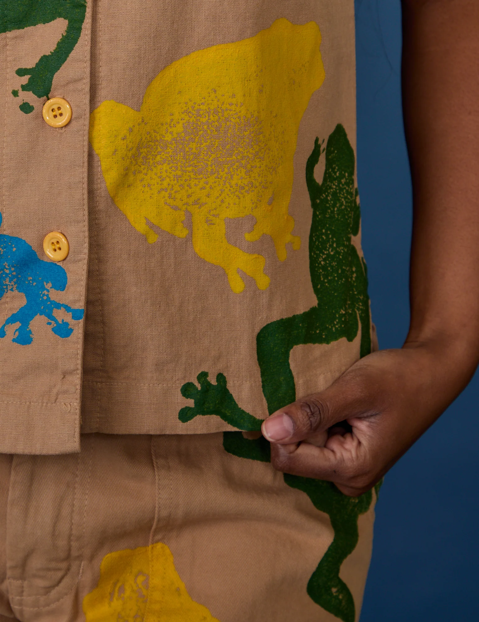 Paintstamped Pantry Button-Up - Froggy *FINAL SALE* - Image 15